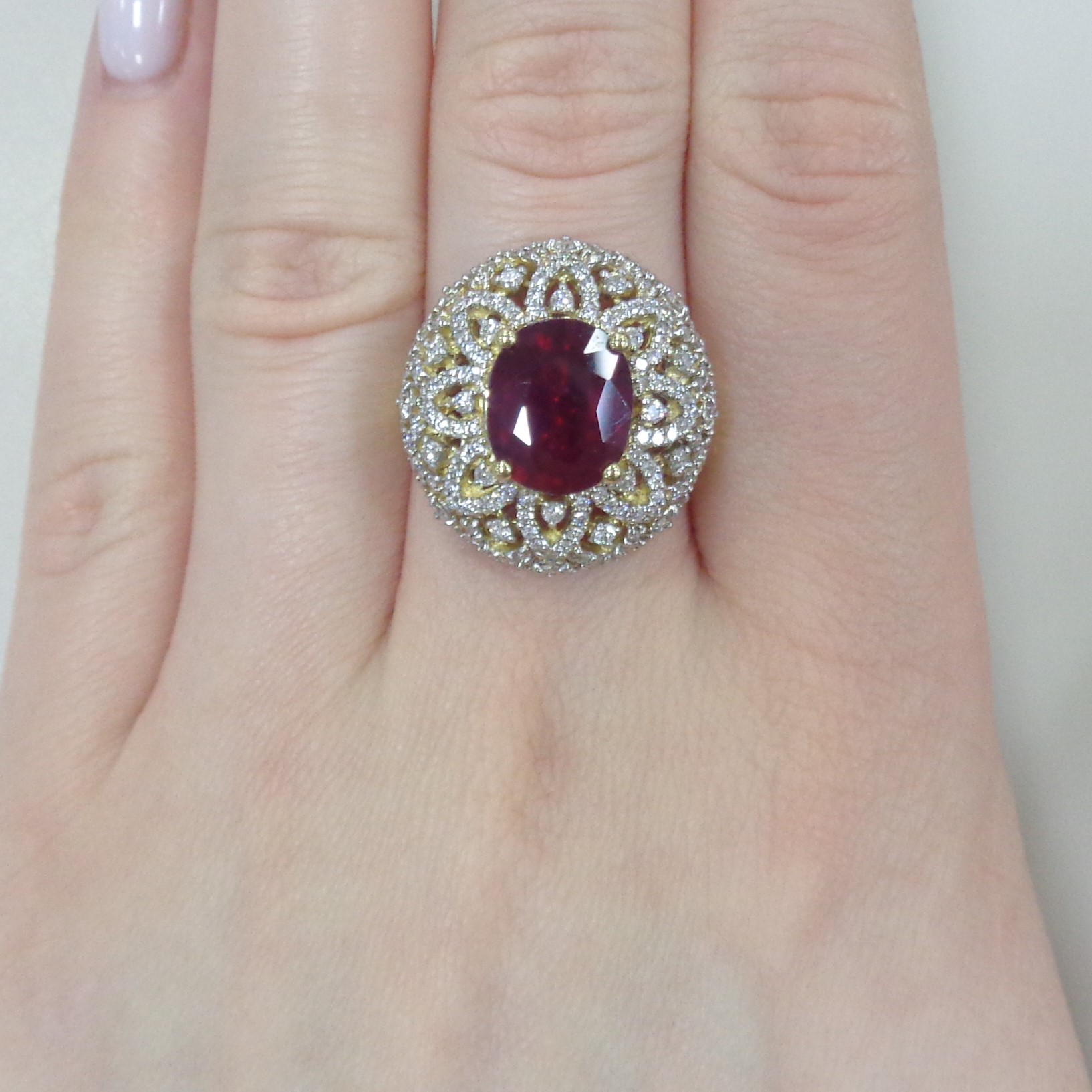 Кольцо из желтого золота с рубином